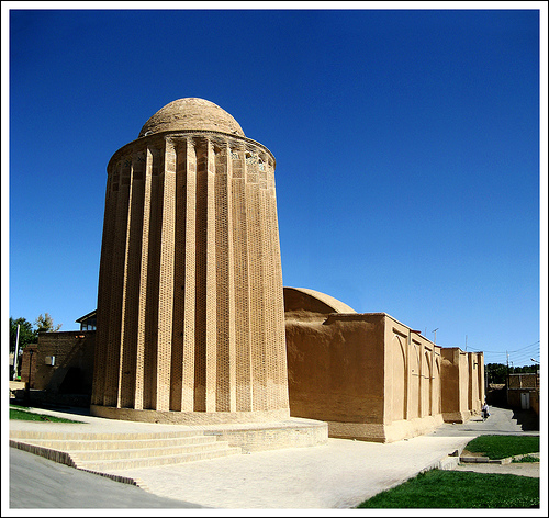 برج کاشانه بسطام